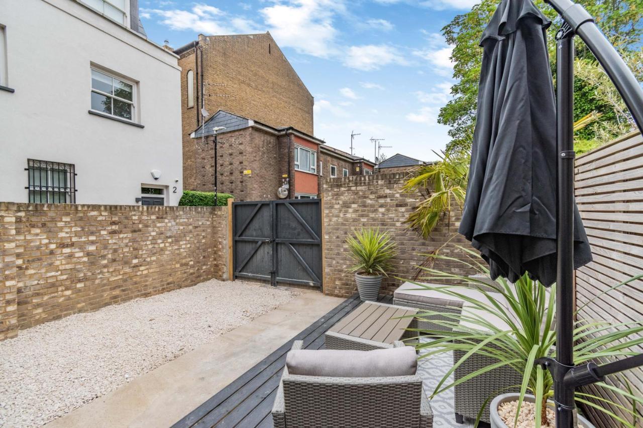 Appartement Modern Garden Flat With Private Parking à Londres Extérieur photo